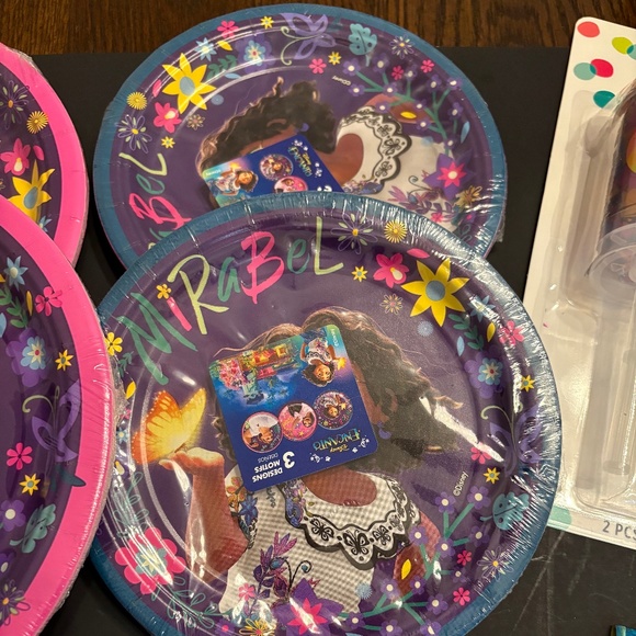 Mirabel Encanto Birthday Party Set BRAND NEW ENTIRE SET - Picture 6 of 10